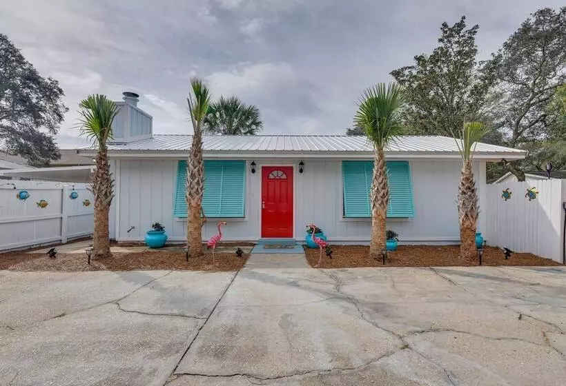 Fort Walton Beach Cottage W/ Patio & Hot Tub!