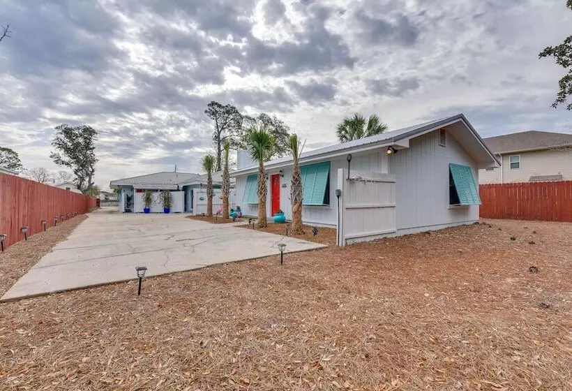 Fort Walton Beach Cottage W/ Patio & Hot Tub!