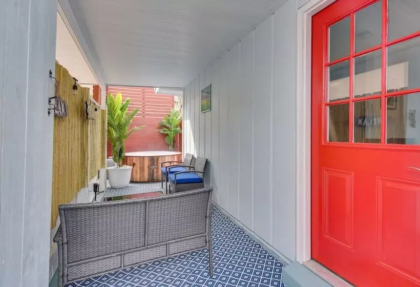 Fort Walton Beach Cottage W/ Patio & Hot Tub!