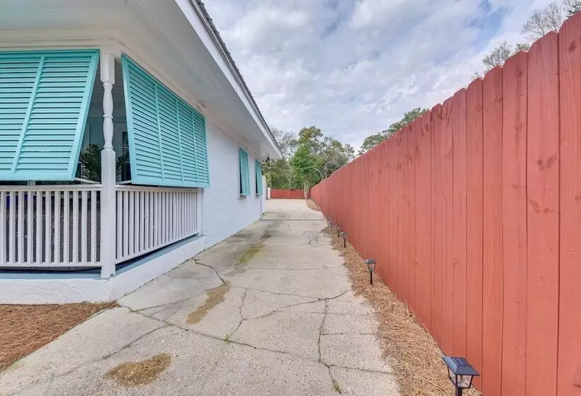 Fort Walton Beach Cottage W/ Patio & Hot Tub!