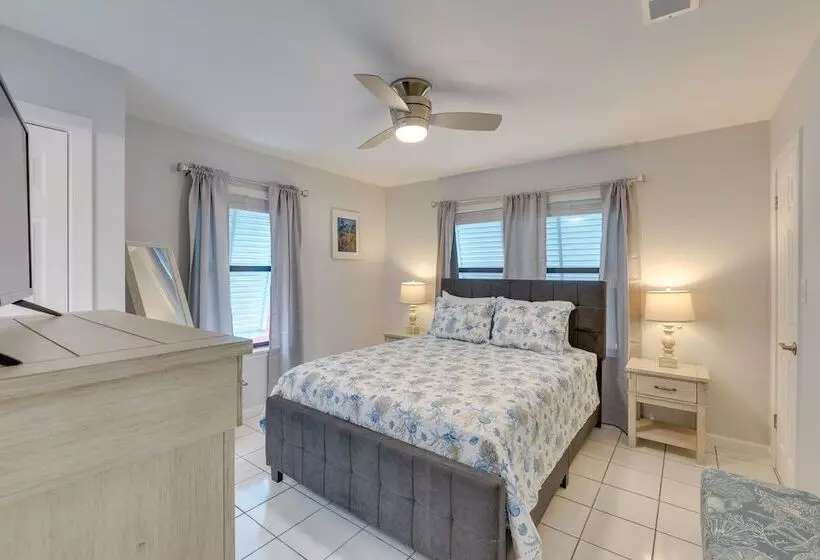 Fort Walton Beach Cottage W/ Patio & Hot Tub!