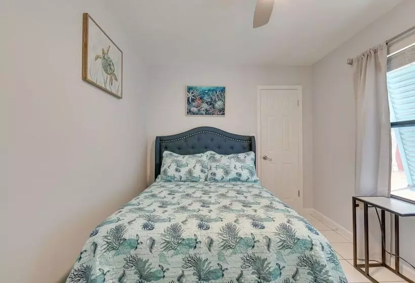 Fort Walton Beach Cottage W/ Patio & Hot Tub!