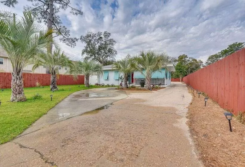Fort Walton Beach Cottage W/ Patio & Hot Tub!