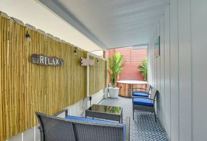 Fort Walton Beach Cottage W/ Patio & Hot Tub!