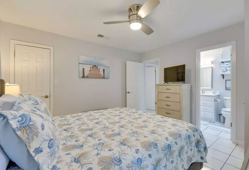 Fort Walton Beach Cottage W/ Patio & Hot Tub!