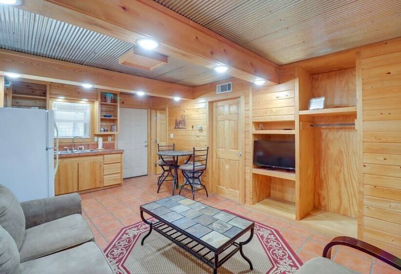 0.5 Mi To Greers Ferry Lake: Heber Springs Cabin