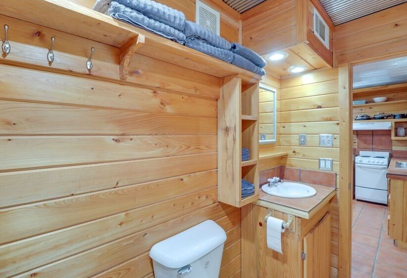 0.5 Mi To Greers Ferry Lake: Heber Springs Cabin