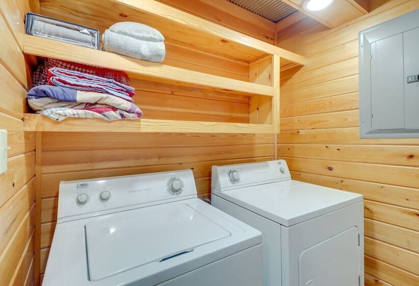 0.5 Mi To Greers Ferry Lake: Heber Springs Cabin