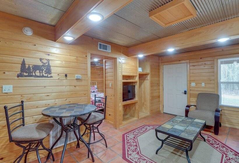 0.5 Mi To Greers Ferry Lake: Heber Springs Cabin