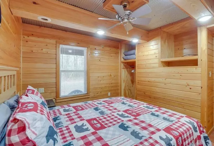 0.5 Mi To Greers Ferry Lake: Heber Springs Cabin