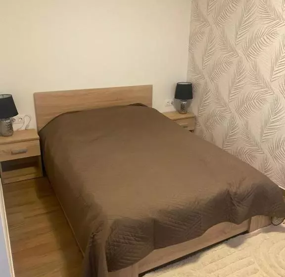 カプセルホテル Beugró Lak