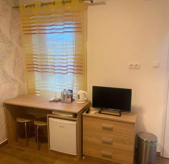 カプセルホテル Beugró Lak