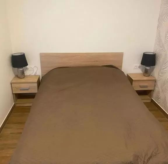 カプセルホテル Beugró Lak