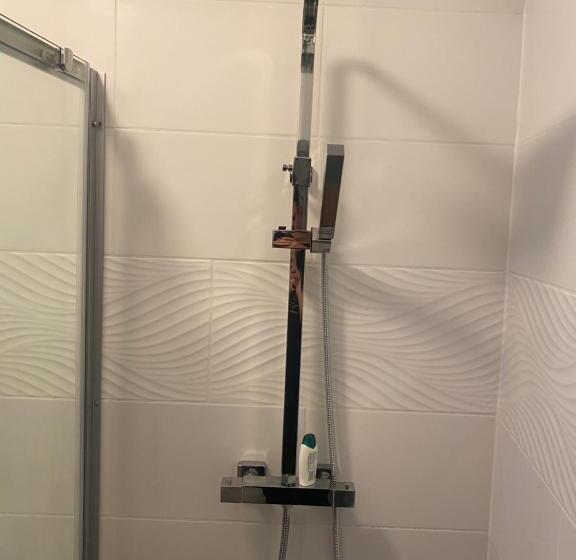 מלון כמוסות Beugró Lak