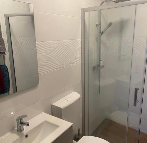 מלון כמוסות Beugró Lak