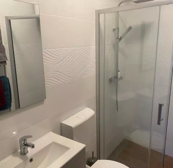 カプセルホテル Beugró Lak