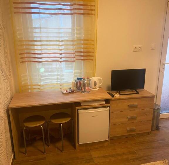 מלון כמוסות Beugró Lak