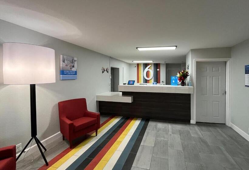 בית מלון כפרי Studio 6 Conroe, Tx