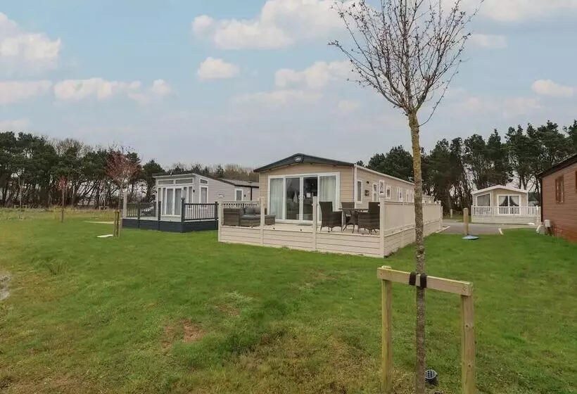 Hotelli Whispering Willows 2 Bed Lodge In Scarborough