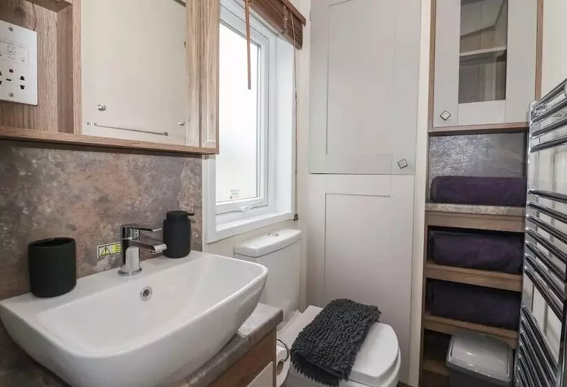 Hotelli Whispering Willows 2 Bed Lodge In Scarborough