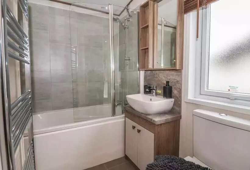 Hotelli Whispering Willows 2 Bed Lodge In Scarborough