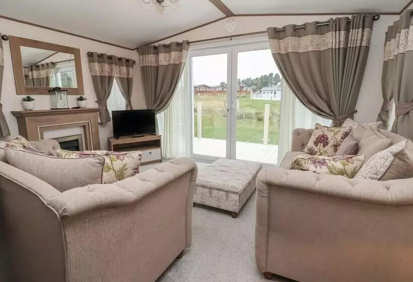 Hotelli Whispering Willows 2 Bed Lodge In Scarborough