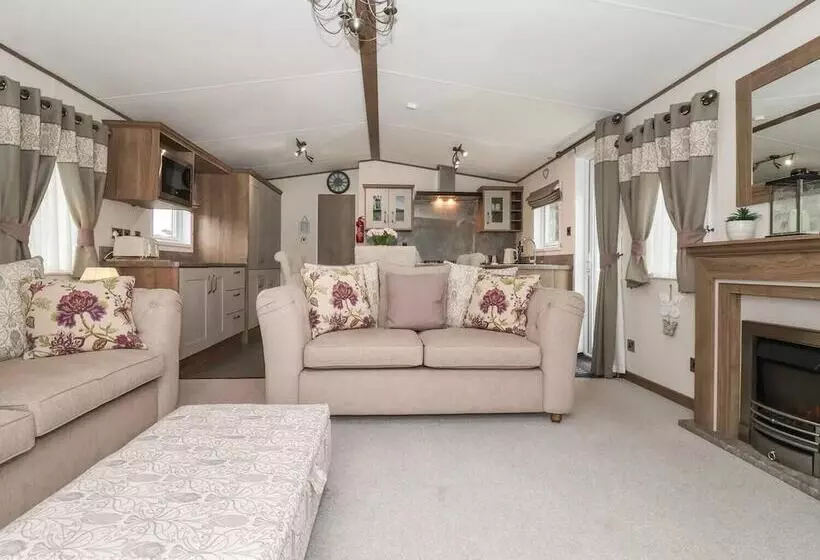 Hotelli Whispering Willows 2 Bed Lodge In Scarborough