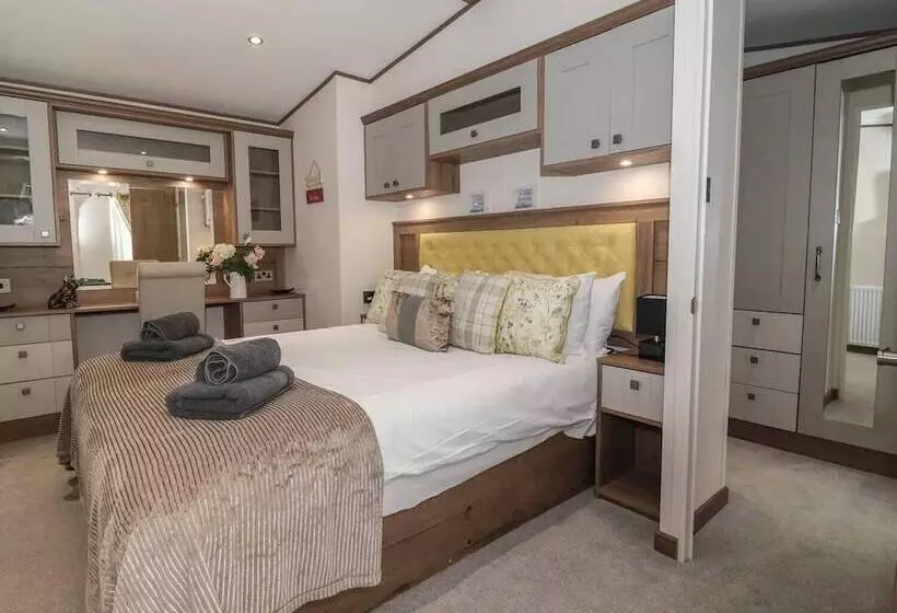 Hotelli Whispering Willows 2 Bed Lodge In Scarborough