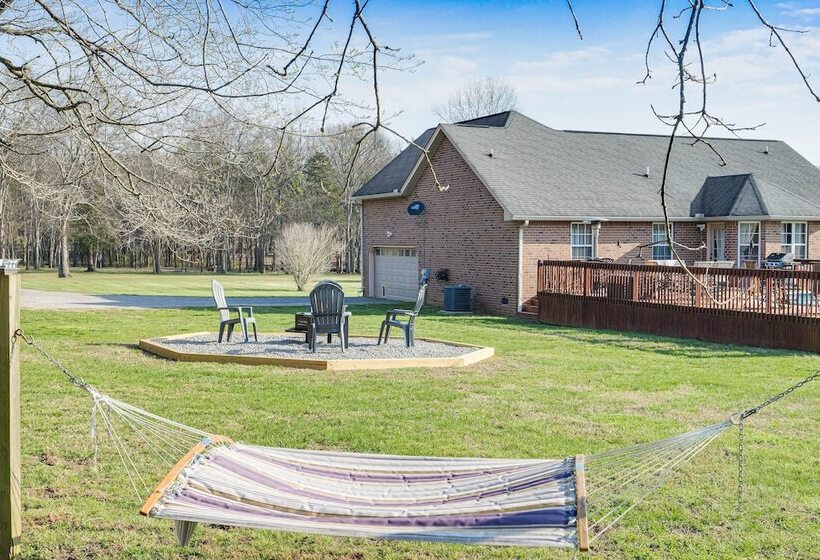 Spacious Lebanon Home W/ Pool: 6 Mi To Downtown!