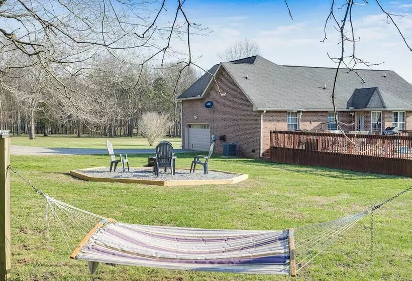 Spacious Lebanon Home W/ Pool: 6 Mi To Downtown!