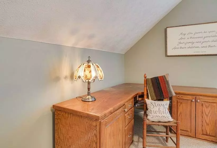 Spacious Lebanon Home W/ Pool: 6 Mi To Downtown!