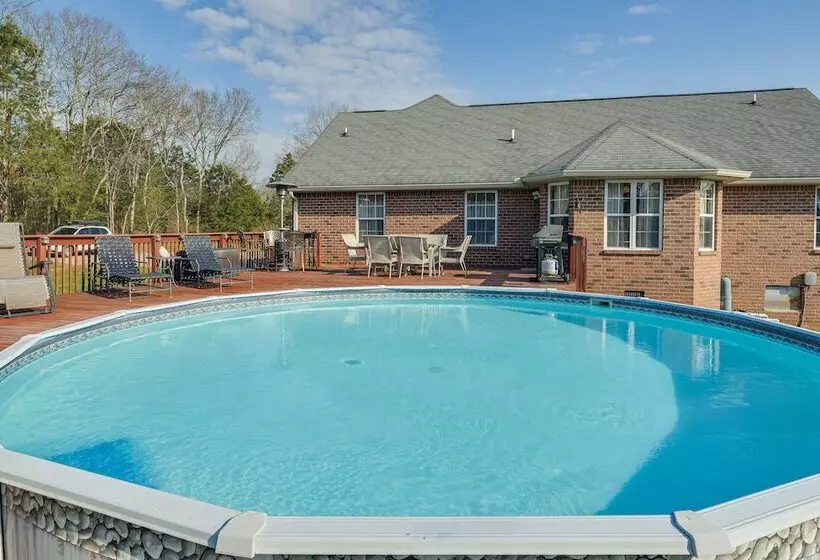 Spacious Lebanon Home W/ Pool: 6 Mi To Downtown!