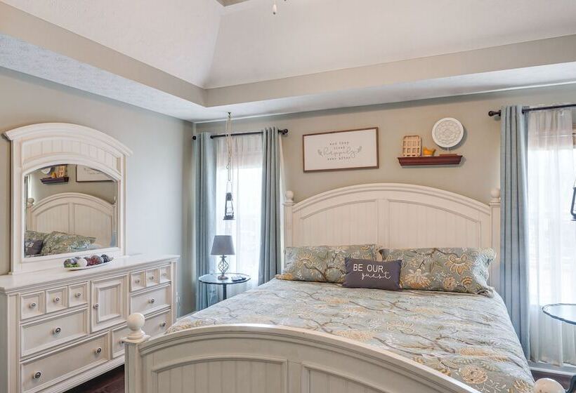 Spacious Lebanon Home W/ Pool: 6 Mi To Downtown!