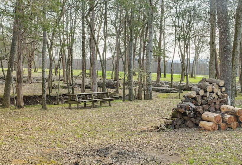 Spacious Lebanon Home W/ Pool: 6 Mi To Downtown!