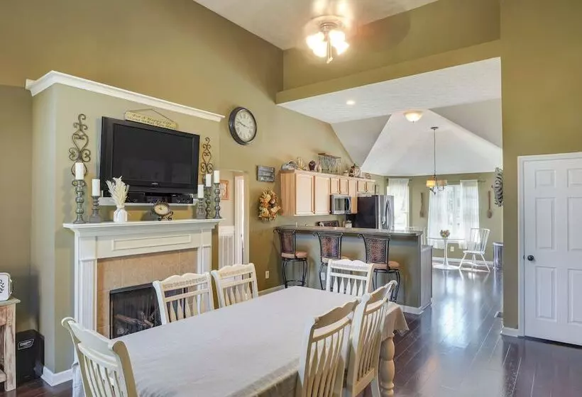 Spacious Lebanon Home W/ Pool: 6 Mi To Downtown!