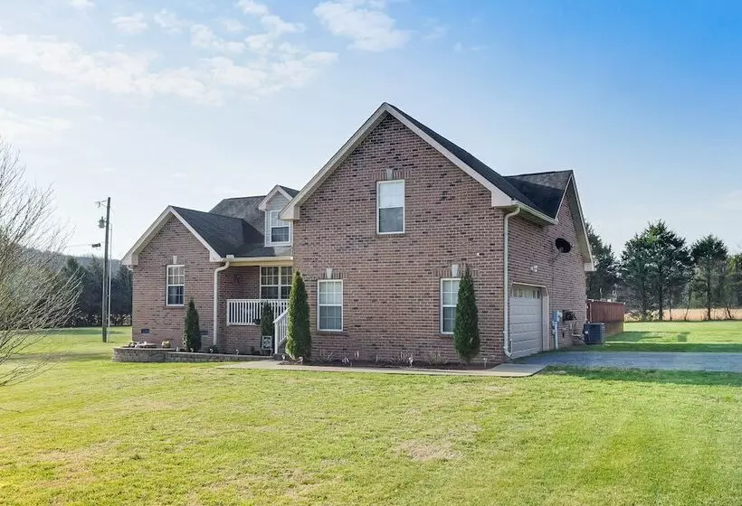 Spacious Lebanon Home W/ Pool: 6 Mi To Downtown!