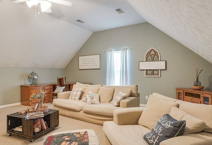 Spacious Lebanon Home W/ Pool: 6 Mi To Downtown!