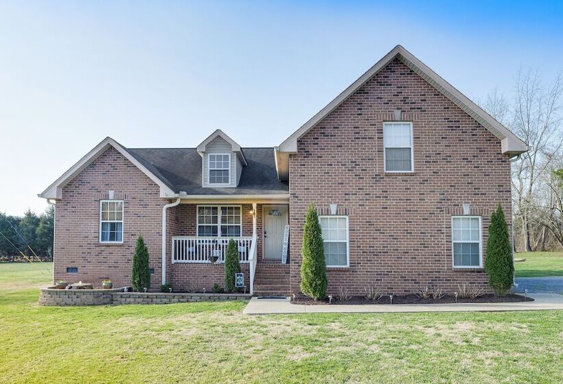 Spacious Lebanon Home W/ Pool: 6 Mi To Downtown!