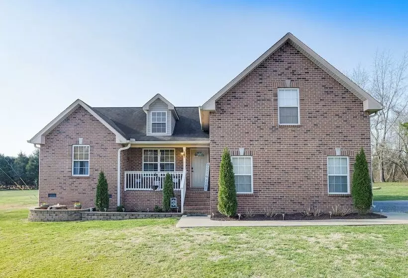 Spacious Lebanon Home W/ Pool: 6 Mi To Downtown!