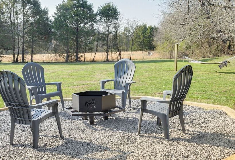 Spacious Lebanon Home W/ Pool: 6 Mi To Downtown!