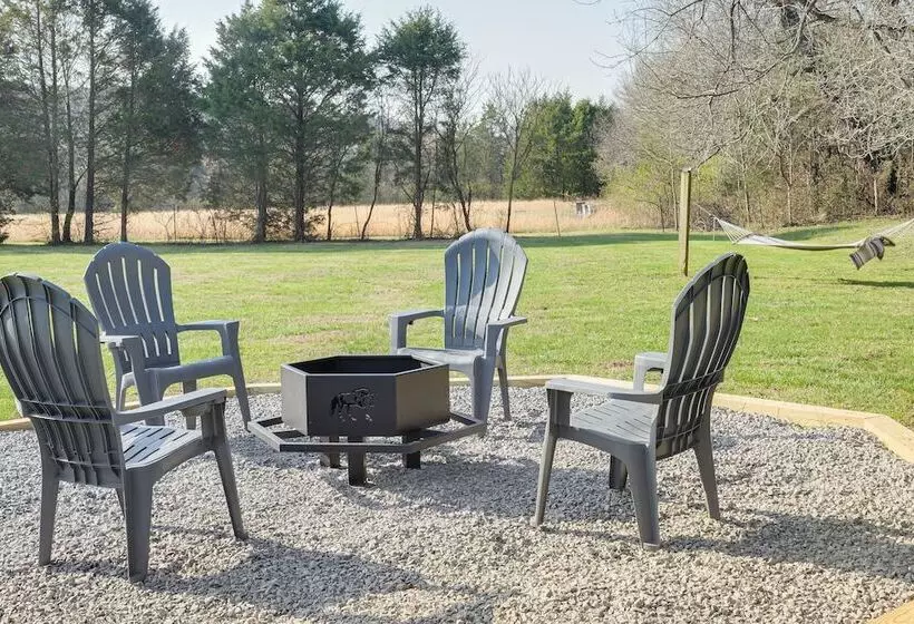 Spacious Lebanon Home W/ Pool: 6 Mi To Downtown!