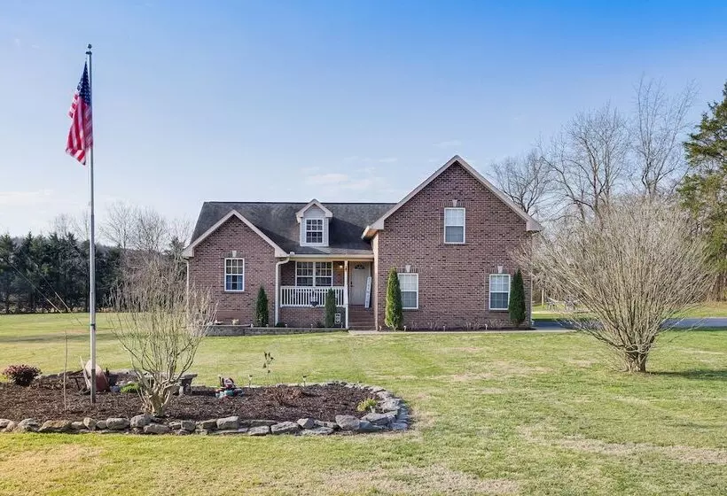 Spacious Lebanon Home W/ Pool: 6 Mi To Downtown!