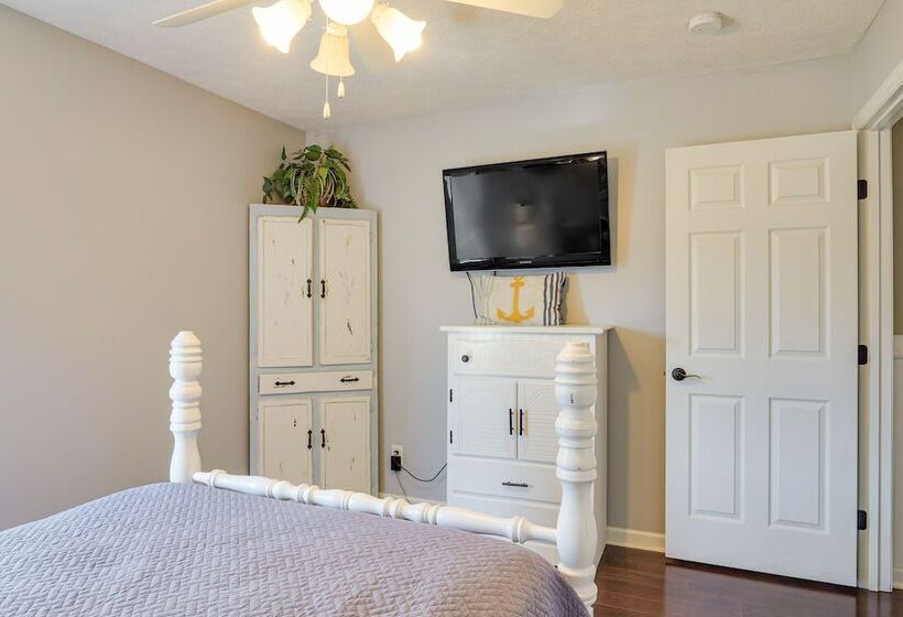 Spacious Lebanon Home W/ Pool: 6 Mi To Downtown!