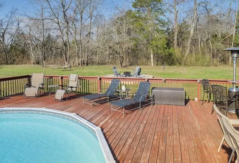 Spacious Lebanon Home W/ Pool: 6 Mi To Downtown!