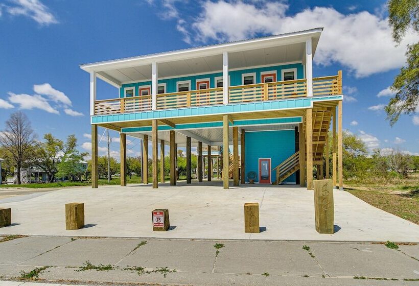 Long Beach Home W/ Views & On Site Beach Access!