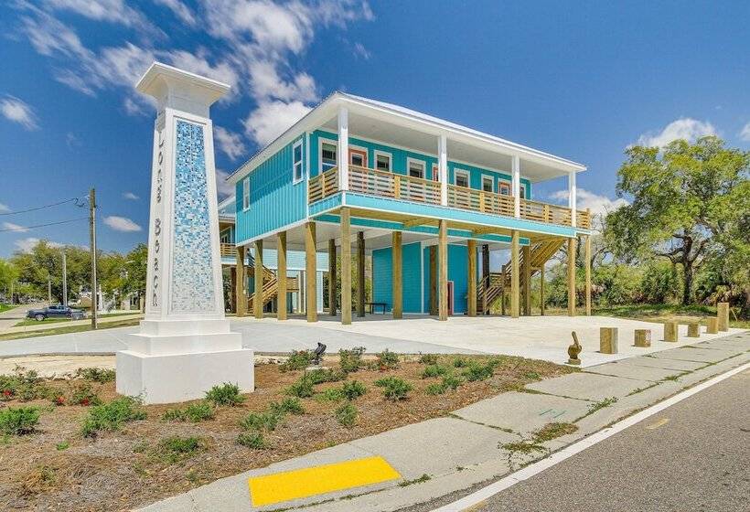 Long Beach Home W/ Views & On Site Beach Access!