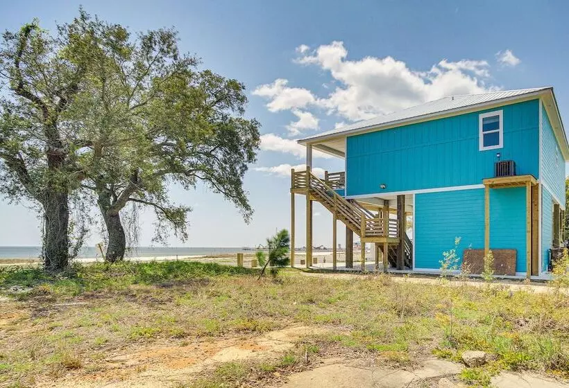 Long Beach Home W/ Views & On Site Beach Access!