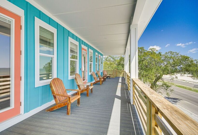 Long Beach Home W/ Views & On Site Beach Access!