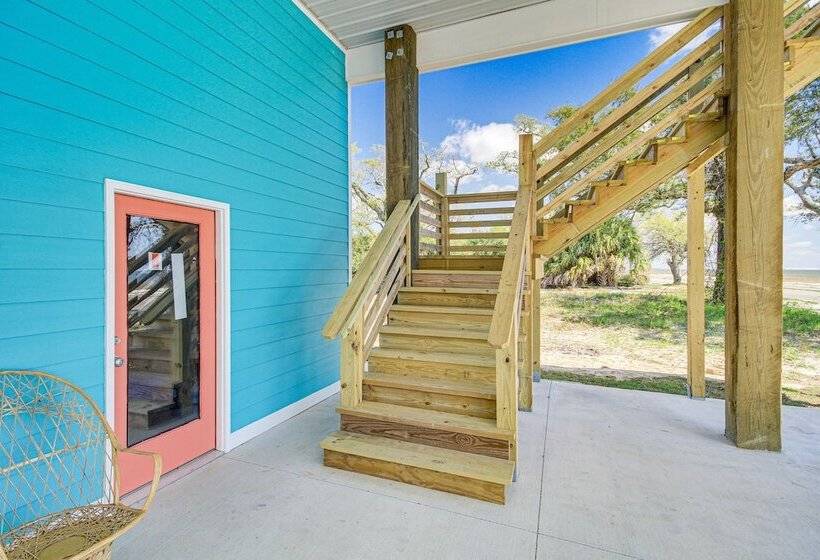 Long Beach Home W/ Views & On Site Beach Access!