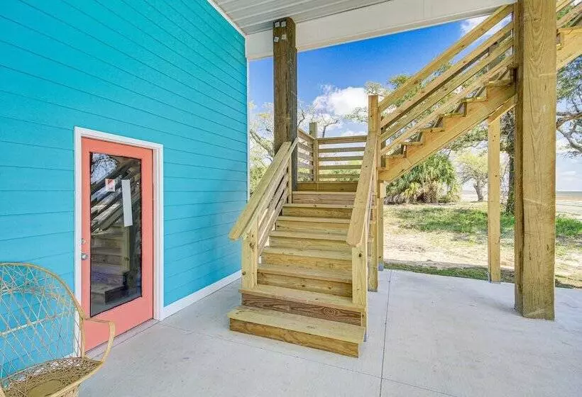 Long Beach Home W/ Views & On Site Beach Access!